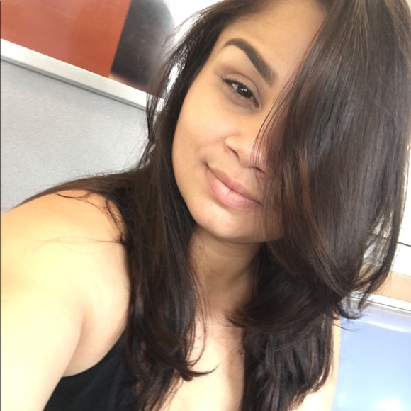 Evelisse Colon - Poshmark Profile Picture of Evelisse Colon (@evelissecolon) on Poshmark