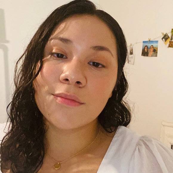 Profile Picture of Elizabeth Corronel (@corrone2) on Poshmark