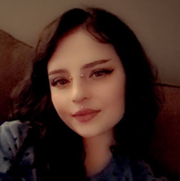 Profile Picture of Alexis Bonneau (@lexbonneau37) on Poshmark