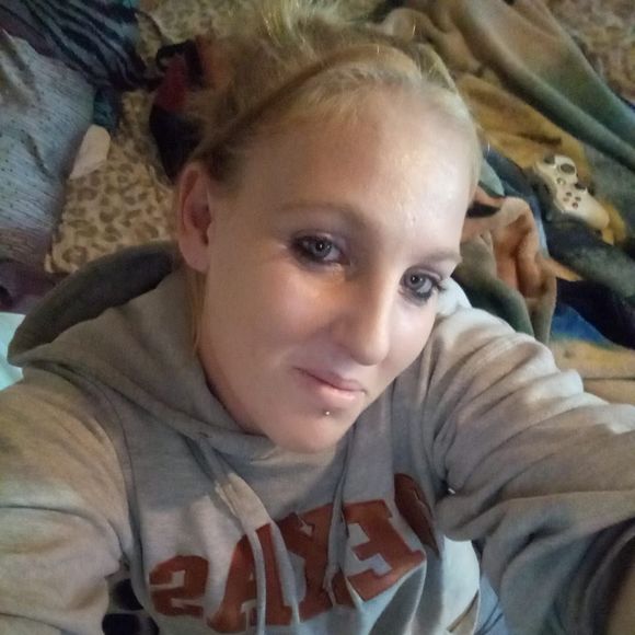 Profile Picture of Stacy Ault (@stacyault) on Poshmark