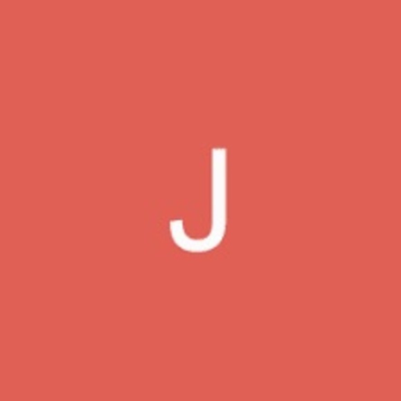 Profile Picture of Julia Maxwell (@juliamaxwell852) on Poshmark