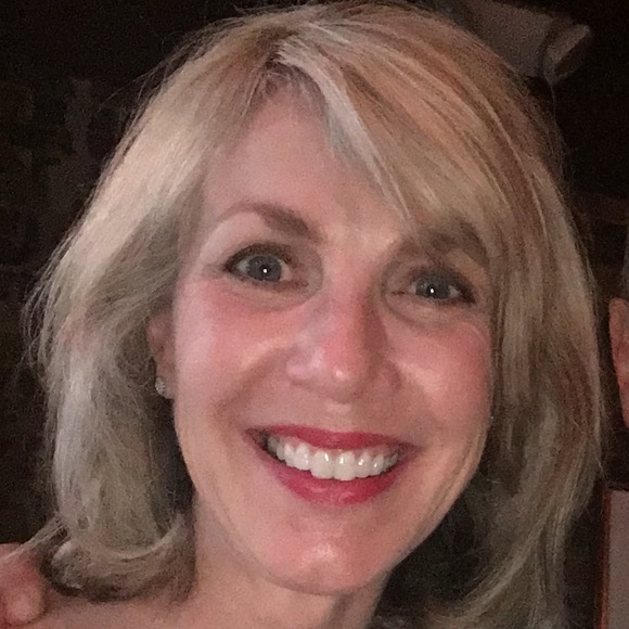 Profile Picture of Kim Mascaro (@khmascaro) on Poshmark