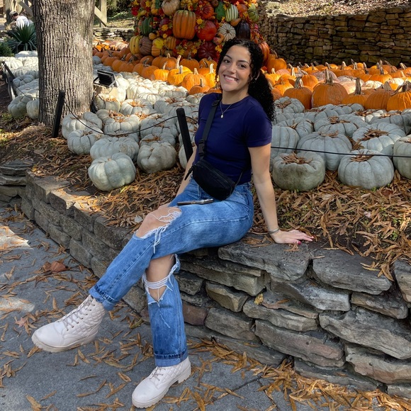 Vanessa Turso - Poshmark Profile Picture of Vanessa Turso (@vanessaatalanta) on Poshmark