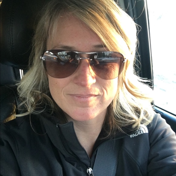 Profile Picture of Desiree Windell (@desireewindell) on Poshmark