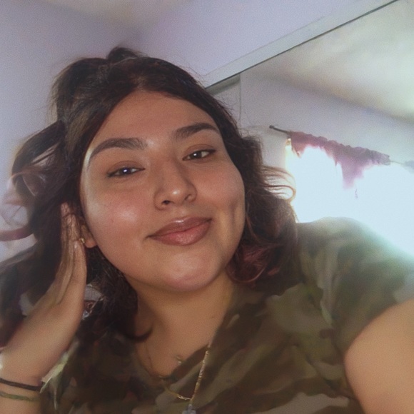 Xenia Delcid - Poshmark Profile Picture of Xenia Delcid (@xeniadelcid_) on Poshmark