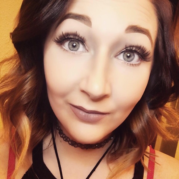 Profile Picture of Mikenzie Andreasen (@mikenzie) on Poshmark