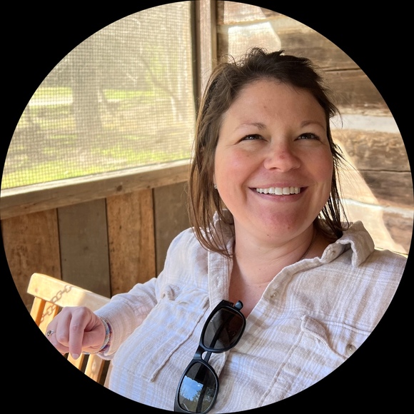Profile Picture of Crystal Harrell (@ccw83) on Poshmark