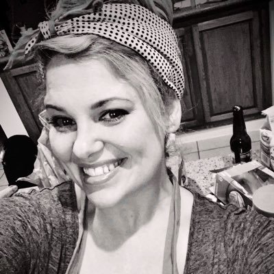 Profile Picture of Jen Hicks (@JenEHicks) on Twitter