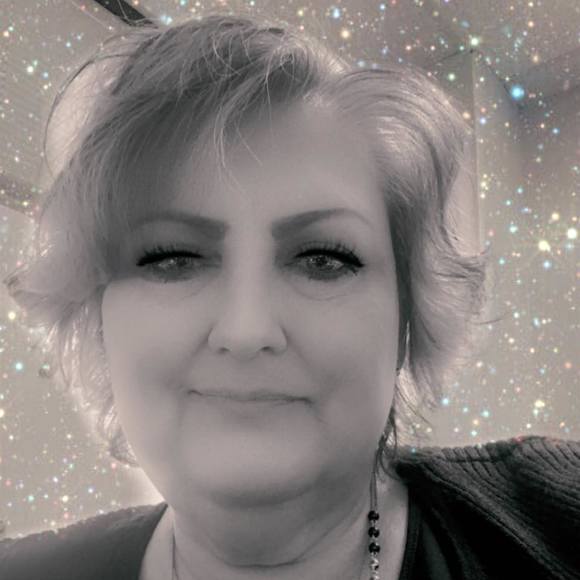 Profile Picture of Stephanie Chapman (@slchapman1965) on Poshmark