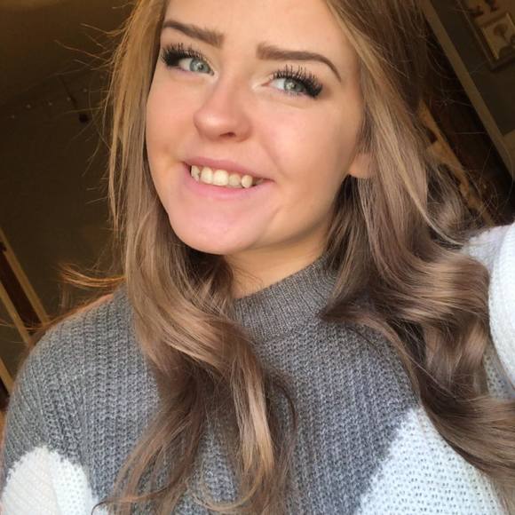 Profile Picture of Jacquelynn Miles (@jackiemiles) on Poshmark