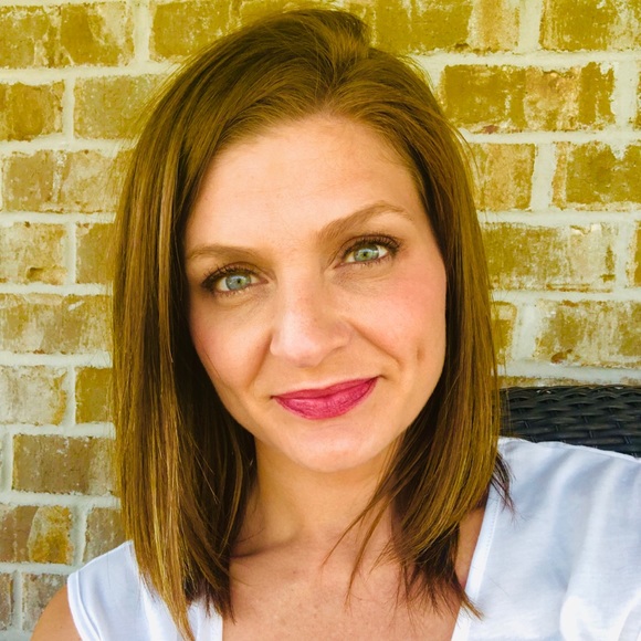 Profile Picture of Stacey Badger (@staceybadger) on Poshmark