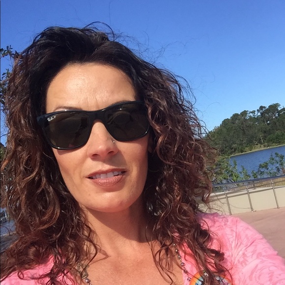 Profile Picture of Terina Johnson (@terina79) on Poshmark
