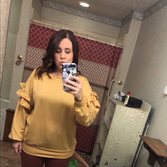 Profile Picture of Whitney Mealer (@whitneymealer) on Poshmark