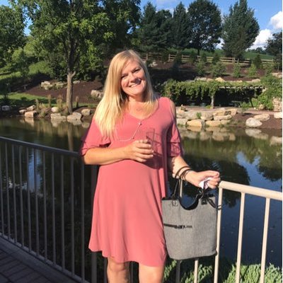 Profile Picture of Lori Tuttle Schwartz (@SchwartzTuttle) on Twitter