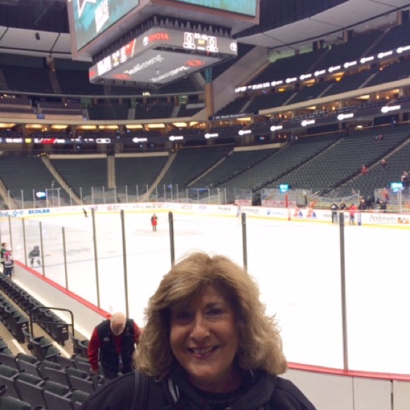 Profile Picture of Linda Berger (@londonlinda) on Poshmark