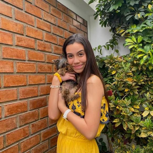 Profile Picture of Lorena Cox (@lorenacoxd) on Poshmark