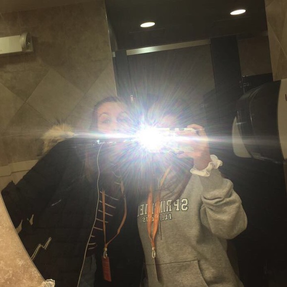 Profile Picture of Olivia Kaether (@okaether) on Poshmark