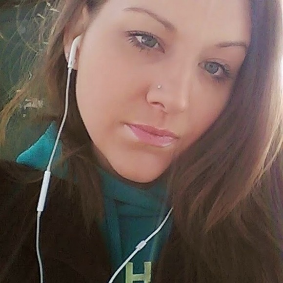 Profile Picture of Kayla Lantzy (@kaylakay331) on Poshmark