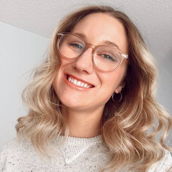 Profile Picture of Jessica Luttrell (@jesslluttrell) on Poshmark