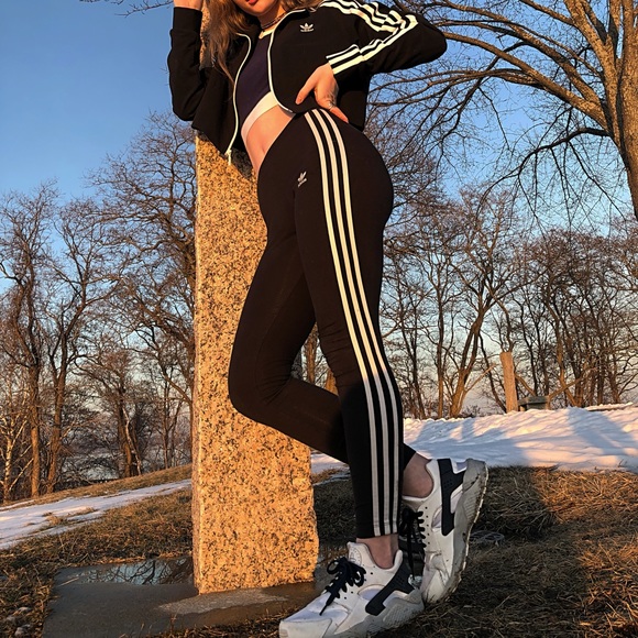 Profile Picture of Cecilia Ritter (@cecir_5) on Poshmark