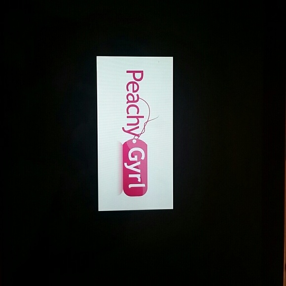 Profile Picture of J Singfield (@peachygyrl) on Poshmark