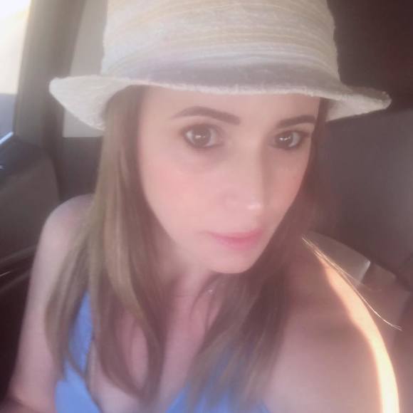 Profile Picture of Alibech Fernandez (@alibech1212) on Poshmark