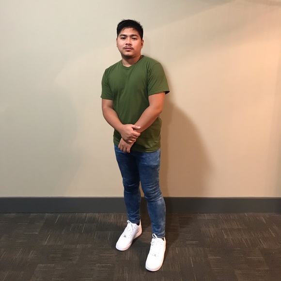 Profile Picture of Eljie john Labiano (@jielabiano) on Poshmark