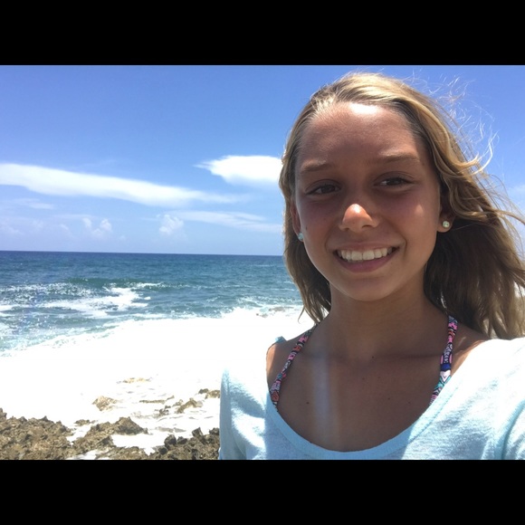 Profile Picture of Grace Lahart (@grace_12345) on Poshmark