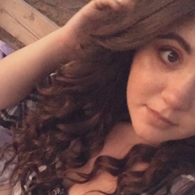 Profile Picture of Treble_with_a_paintbrush (@Jessica79713276) on Twitter