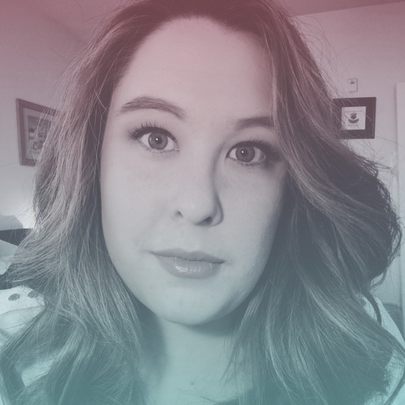 Profile Picture of Anne Lohstroh (@aelohstroh) on Poshmark