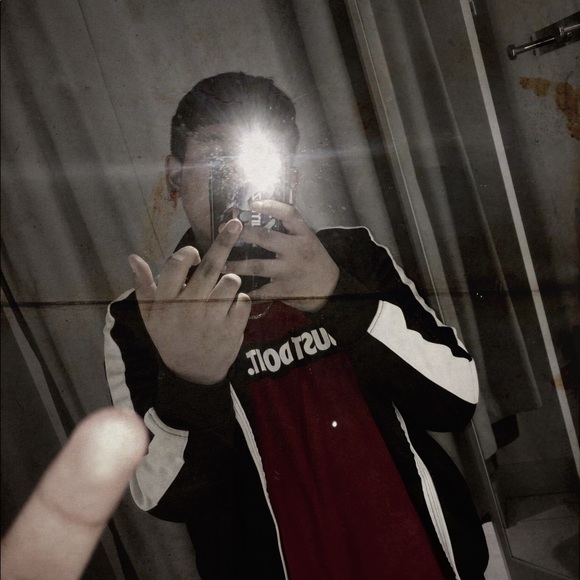 Profile Picture of Manuel Gonzalez (@85mxnny) on Poshmark