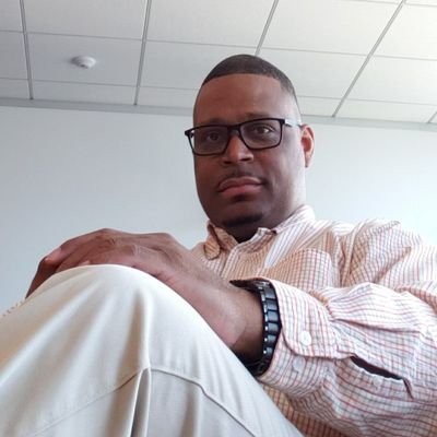 Profile Picture of Leon Roberts (@LRob_Chi_Legend) on Twitter