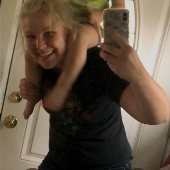 Ashley Greving - Poshmark Profile Picture of Ashley Greving (@agreving65) on Poshmark