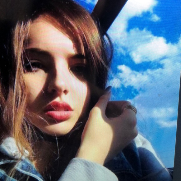 Profile Picture of Xuân lan Chung (@negronthiell) on Poshmark