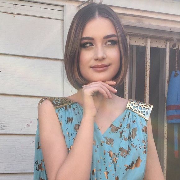 Profile Picture of Madeline Nagler (@madelinejnagler) on Poshmark