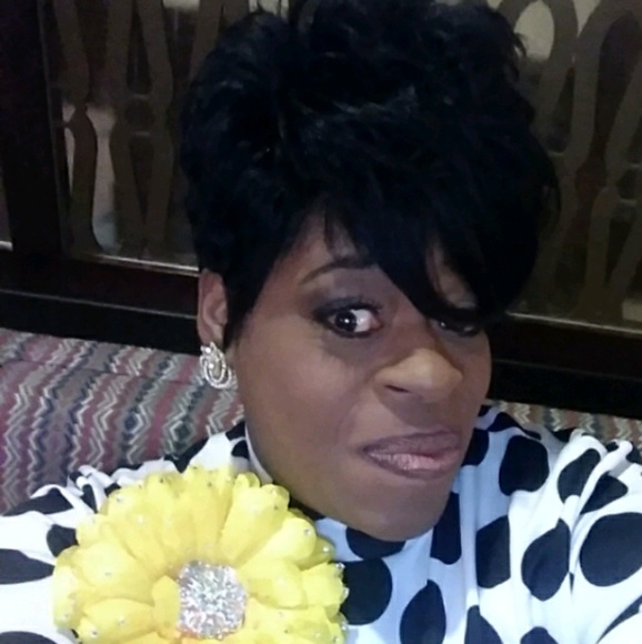 Profile Picture of Dinkana Seldon (@lyneal) on Poshmark