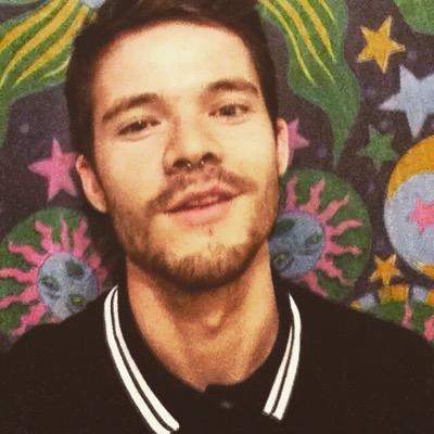 Profile Picture of Lawrence Davey (@superduperloz) on Twitter