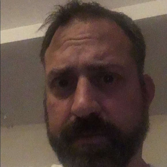 Profile Picture of Jeff Harvey (@casadeharvey) on Poshmark