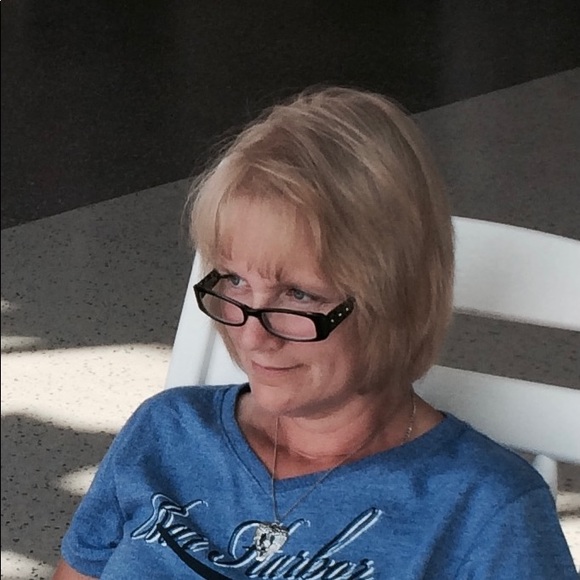 Profile Picture of Lori Thomas (@lorithomas60) on Poshmark