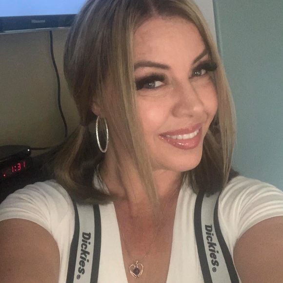 Profile Picture of Amy Ferolie (@ferolie4) on Poshmark