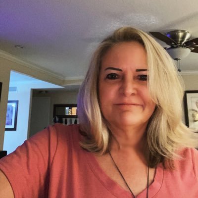 Profile Picture of Debbie Crone (@crone_debbie) on Twitter