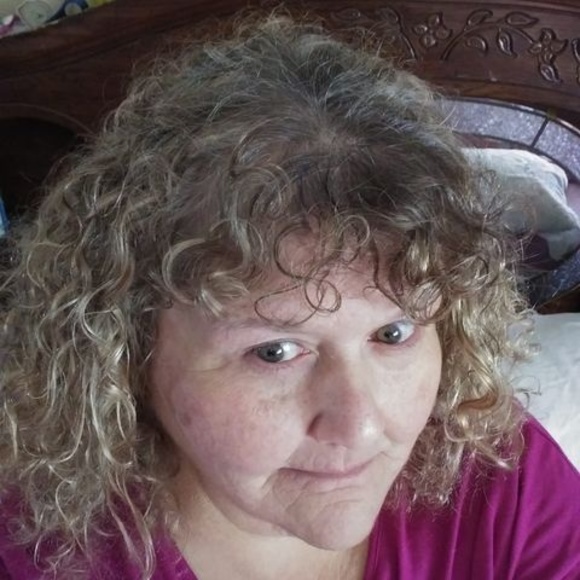 Profile Picture of Ronda Postma (@rondapostma) on Poshmark
