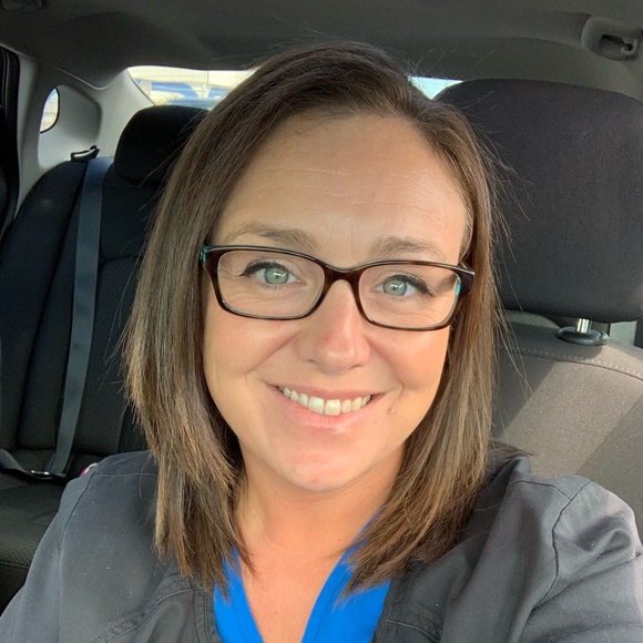 Profile Picture of Carrie Minnick (@carrieminnick) on Poshmark