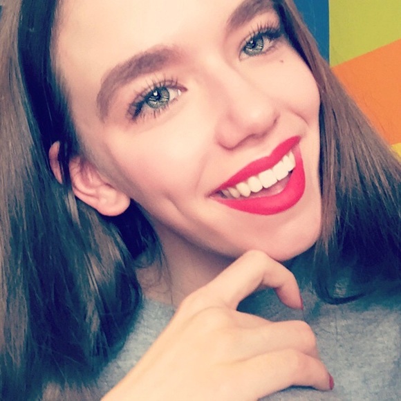 Profile Picture of Samantha Troulis (@samanthatroulis) on Poshmark