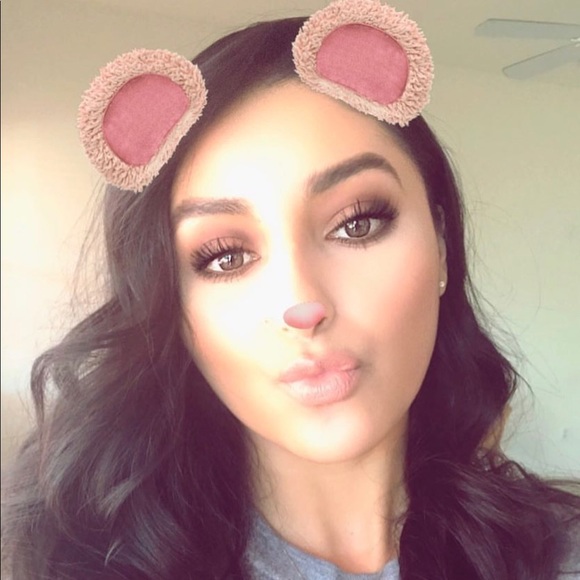 Profile Picture of Cindy Dawoudi (@cindyd18) on Poshmark