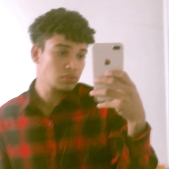 Profile Picture of Gabriel Torrez (@gabrieltorre586) on Poshmark