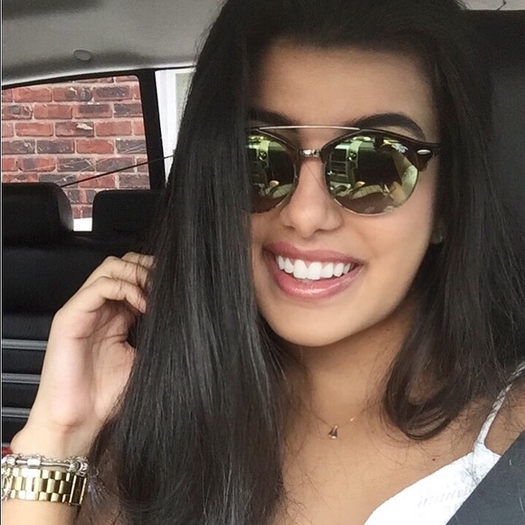 Rafaela Fernandes - Poshmark Profile Picture of Rafaela Fernandes (@rafa_fernandess) on Poshmark