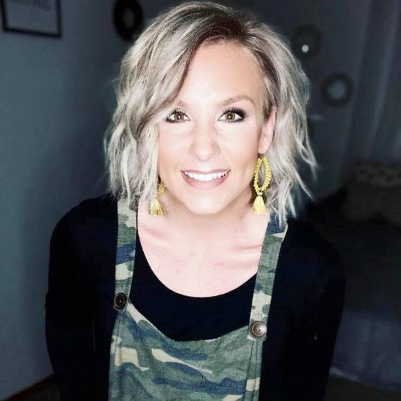 Profile Picture of Ashley Sistrunk (@ashley_sistrunk) on Poshmark