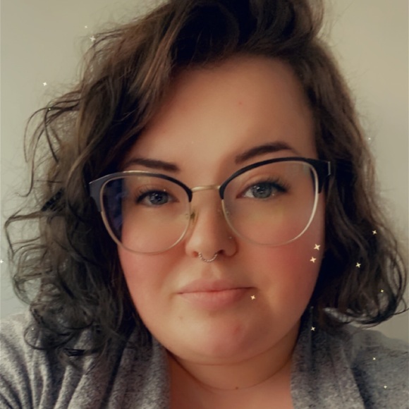 Profile Picture of Rachael Blaseckie (@rblaseckie) on Poshmark