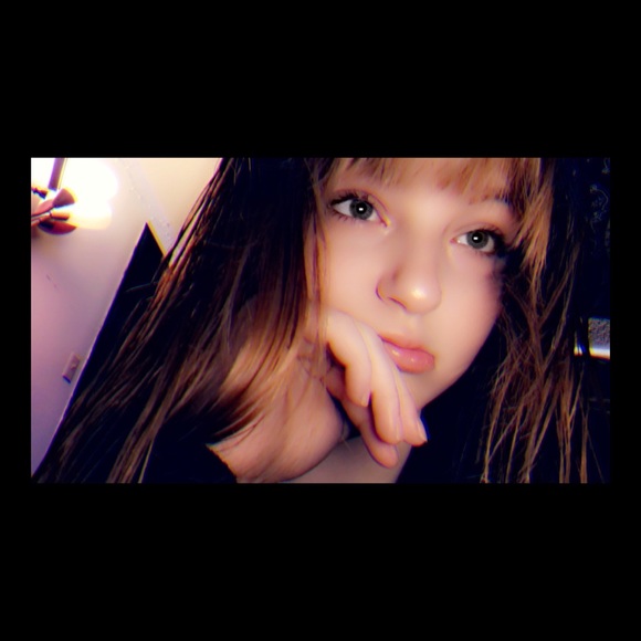 Profile Picture of Kaylee Mccue (@kayleemccue) on Poshmark